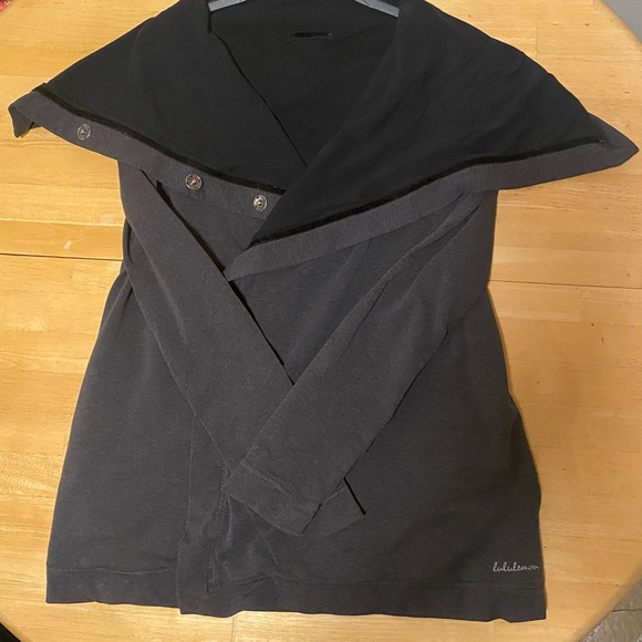 Women's Lululemon Savasana Wrap Jacket Gray Size 6 Buttons - Picture 8 of 9